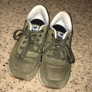 size 6 olive green new balance shoes